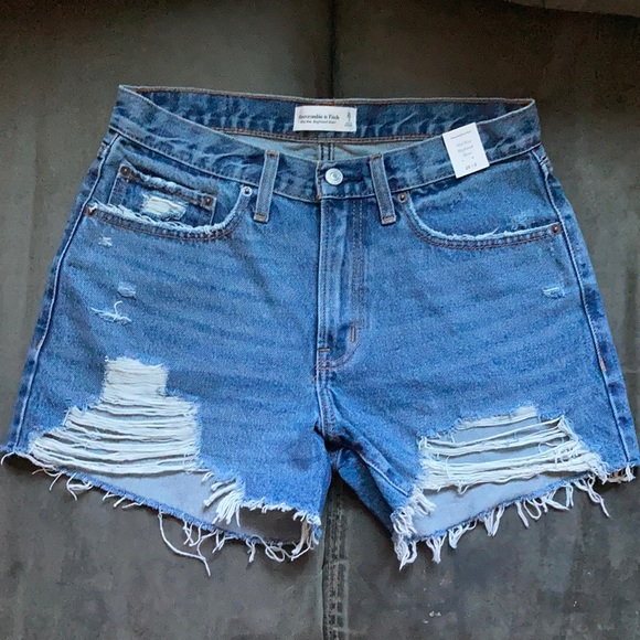Abercrombie & Fitch Pants - NWOT Abercrombie Mid Rise Boyfriend Short